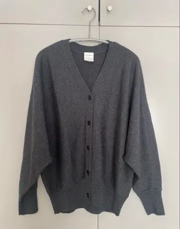 12closet 워셔블 돌먼 슬리브 가디건 차콜 LEE