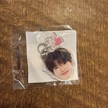 TREASURE 준규 얼굴 아크릴 키링 기쁨