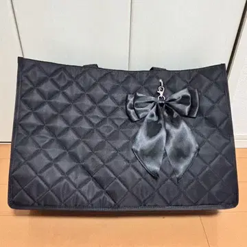 자카마트 A3 퀼팅 빅 리본 참 경량백 이타백 블랙