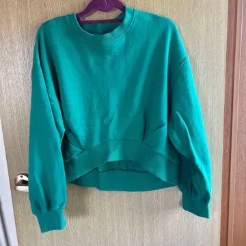 MARECHAL TERRE 그린 크롭 맨투맨 USED