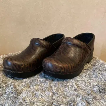 dansko 레오파드 무늬 사보 샌들