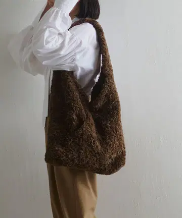시어링 숄더백 Whim Gazette