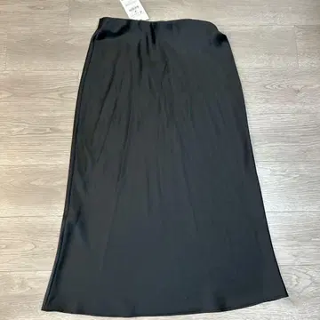 ZARA 새틴 블랙 롱 스커트 M 사이즈