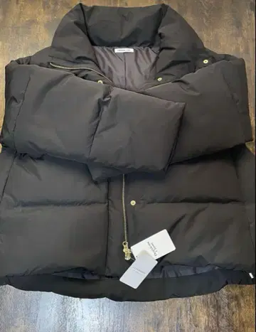 미사용 새상품 Deuxieme Classe Short 다운 자켓
