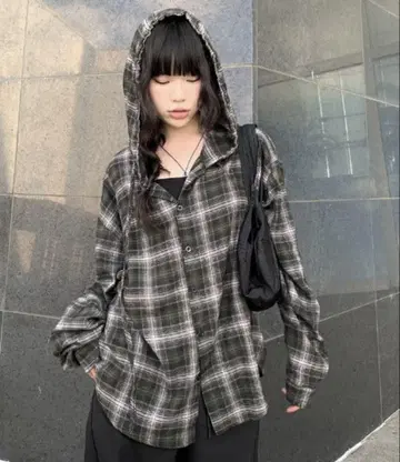 후드 부착 체크 무늬 셔츠