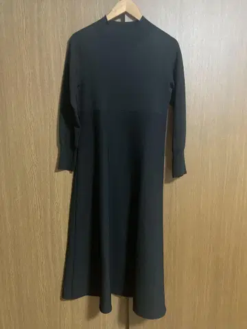 그린 레이블 릴랙싱 블랙 롱 니트 원피스