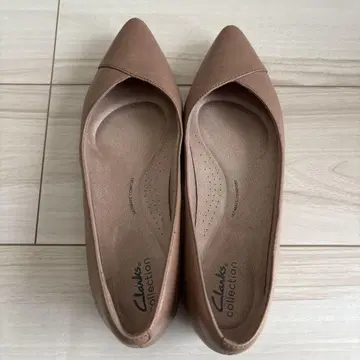 Clarks collection 베이지 펌프스