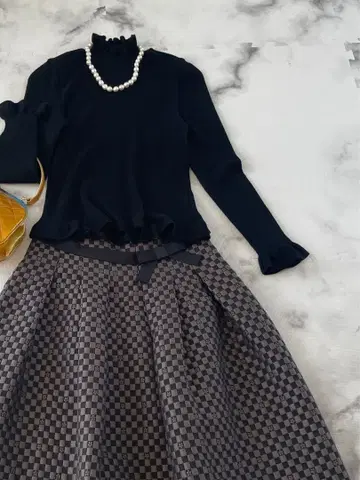 [ 엠즈 그레이시 ] 하이넥 프릴 니트 일본제 40