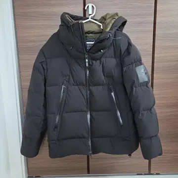 CAMP7 후드 부착 블랙 다운 자켓