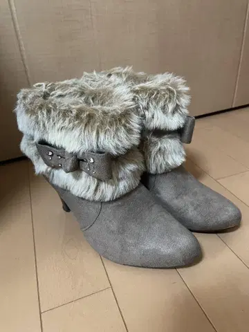 ERYAUDREY 리본 부착 퍼 부착 스웨이드 부츠