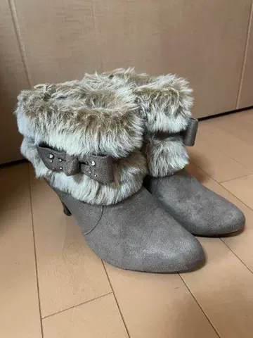 ERYAUDREY 리본 부착 퍼 부착 스웨이드 부츠