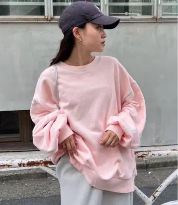 HELLO.SANFRANCISCO 배색 스티치 오버 맨투맨
