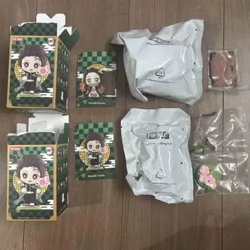 POPMART 귀멸의 칼날 생일 꽃 시리즈 탄지로 네즈코