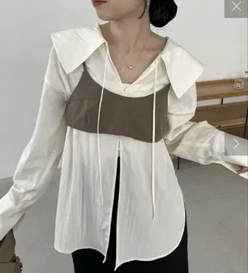 뷔스티에 부착 BIG 옷깃 셔츠