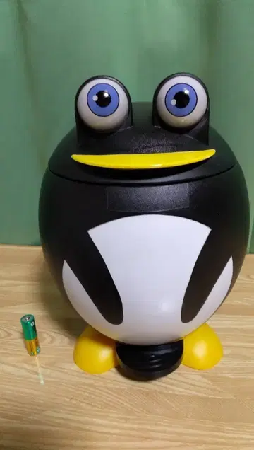 펭귄형 뚜껑 포함 쓰레기통