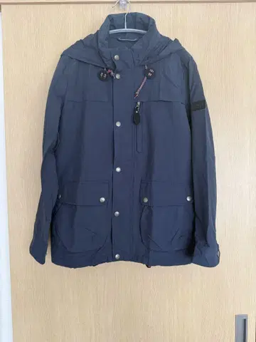 AIGLE 네이비 후드 부착 마운틴 후드티