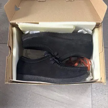 CLARKS 왈라비 남성용 스웨이드