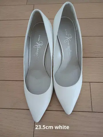 화이트 펌프스 23.5cm 긴자 카네마츠