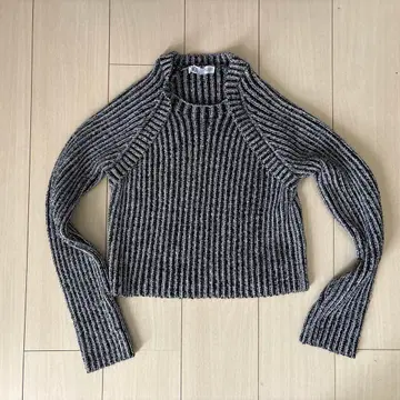 ZARA 블랙 화이트 스트라이프 니트