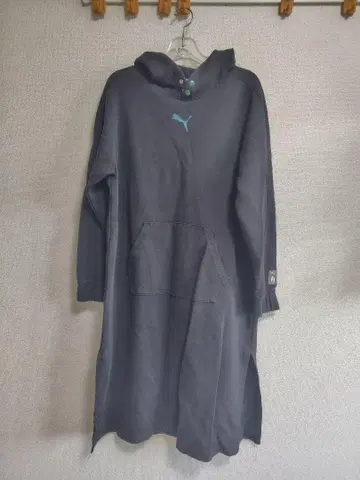 Puma 후드 부착 롱 원피스 블랙