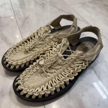 KEEN 킨 뜨개질 샌들 아이보리