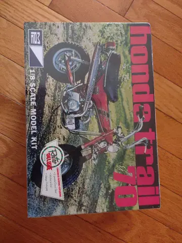 Honda Trail 70 1/18 스케일 모델 키트