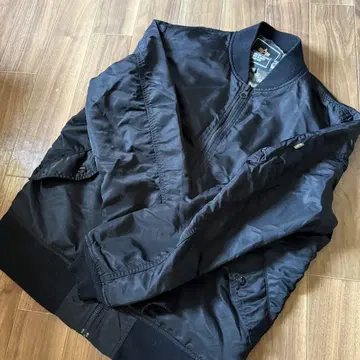 알파 MA-1 플라이트 자켓 블랙 카모플라쥬 안감