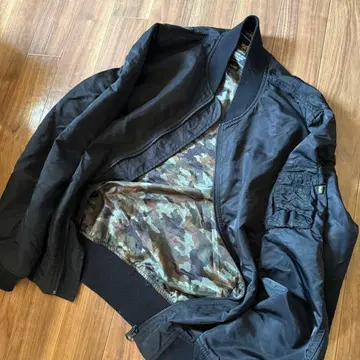 알파 MA-1 플라이트 자켓 블랙 카모플라쥬 안감