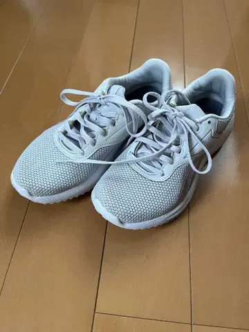 리복 스니커즈 그레이 화이트 메쉬 스니커즈 23.5cm 새상품급