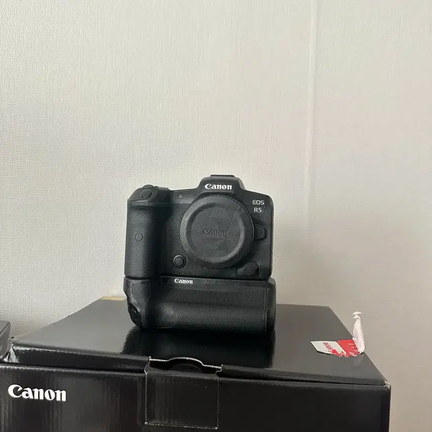 Eos R5 풀박스+128 cf카드+세로그립+배터리2개+배터리충전기2기