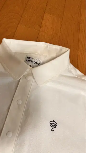 KEY MEMORY 화이트 긴팔 셔츠
