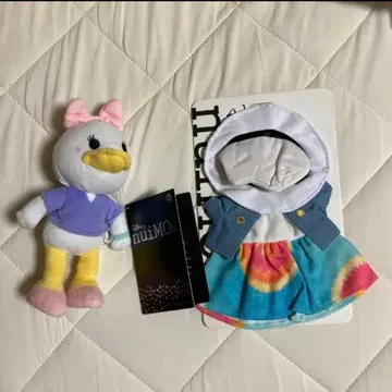 귀여운 의류와 데이지 덕 디즈니 누이모즈