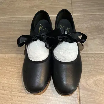 리본 포함 블랙 발레 슈즈
