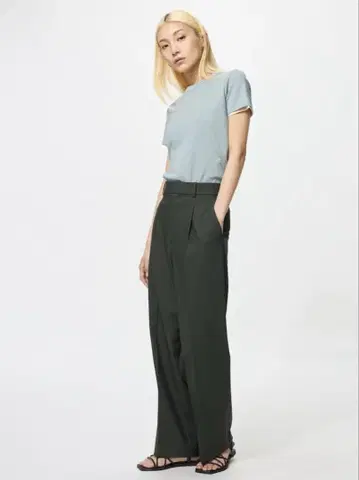 UNIQLO 새상품 턱 와이드 팬츠
