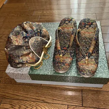 일본 의류용 샌들과 백 세트
