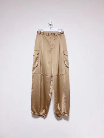 LOUNIE 루니 와이드 새틴 카고 개더 팬츠 베이지
