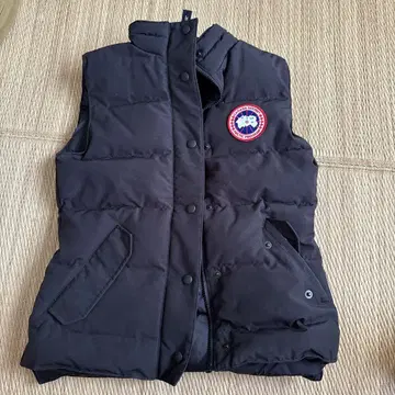 Canada Goose Arctic Program 블랙 다운 베스트