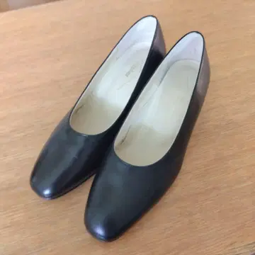 아틀리에 블랙 스퀘어토 하이힐