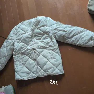 화이트 퀼팅 다운 자켓