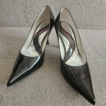 UNITED ARROWS 블랙 에나멜 스틸레토 하이힐