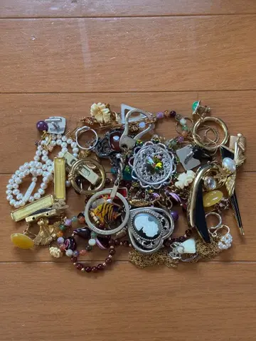 유품 정리 탑 귀찌 브로치 귀걸이