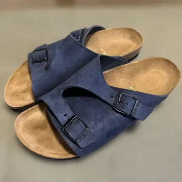 BIRKENSTOCK 네이비 스웨이드 버클 샌들