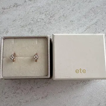 ete 플라워 모티브 귀찌