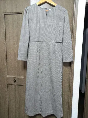 그레이 체크 무늬 A라인 원피스
