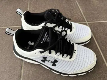Under Armour Charged Assert 8.5 화이트 블랙
