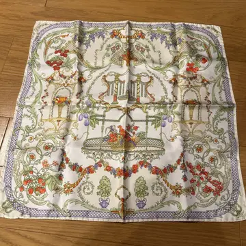 꽃과 악기 디자인 스카프 45 x 45cm ETRO
