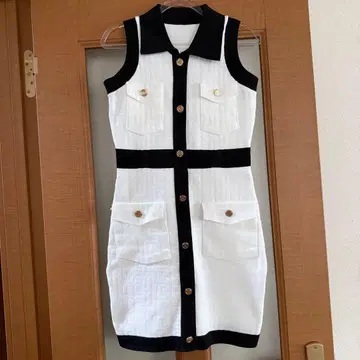 화이트 블랙 카라 부착 드레스