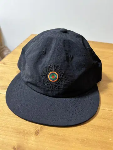 bedlam 블랙 자수 로고 캡