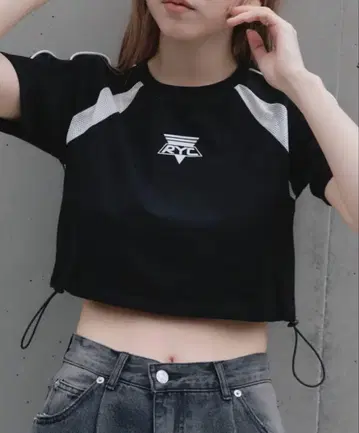 절개 파이핑 티셔츠
