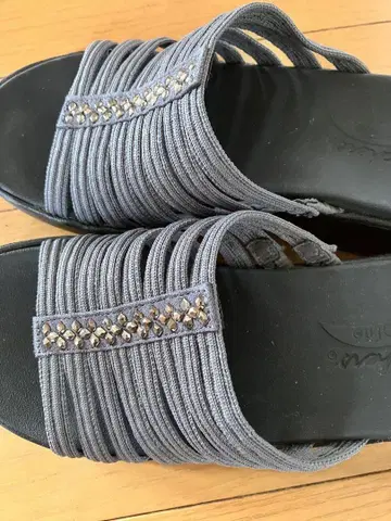 Skechers 아치핏 그레이 비쥬 샌들 24